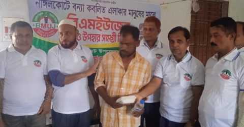 বাংলাদেশ মফস্বল সাংবাদিক ইউনিয়ন নাঙ্গলকোট উপজেলা শাখার উদ্যোগে বন্যা দুর্গতদের মাঝে খাদ্য বিতরণ