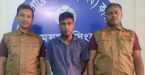 ময়মনসিংহে ডিবির অভিযানে গফরগাঁও থেকে ফেন্সিডিল ব্যবসায়ী গ্রেফতার-১
