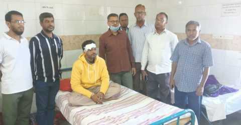 নওগাঁ নতুন বাসা নির্মানে চাঁদার টাকা না পেয়ে অবঃ প্রাপ্ত সেনা সদস্য কে পিটিয়ে জখম