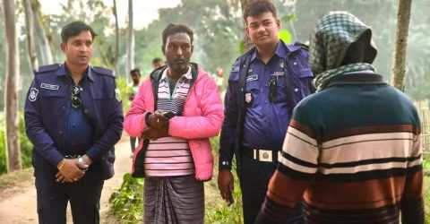 নওগাঁ মান্দা উপজেলায় অবৈধ ভাবে বালু উত্তোলন করায় নির্বাহী ম্যাজিষ্টেট কারাদণ্ড ও অর্থ দন্ড প্রদান করেন