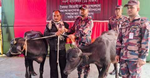 নওগাঁ বৈষম্য বিরোধী আন্দোলনে আহত শিক্ষার্থী নাহিদের পরিবারকে ১৬ বিজিবির সহায়তা দান