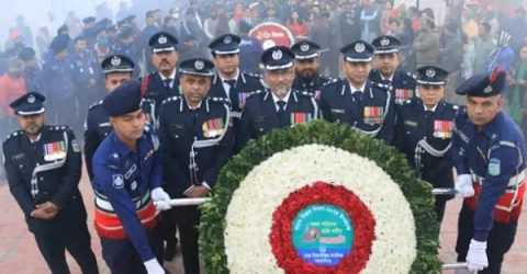 মহান বিজয় দিবসে জাতির শ্রেষ্ঠ সন্তানদের প্রতি ময়মনসিংহ রেঞ্জ ডিআইজি’র শ্রদ্ধা নিবেদন