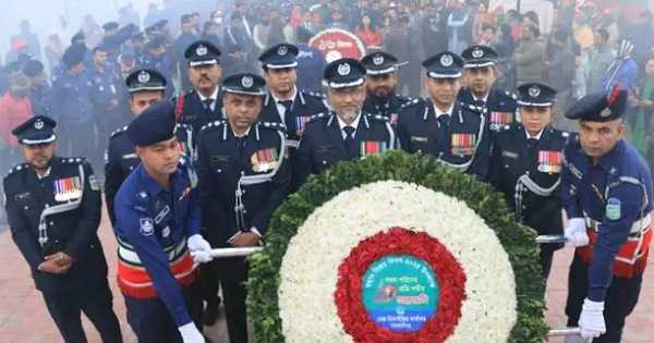 মহান বিজয় দিবসে জাতির শ্রেষ্ঠ সন্তানদের প্রতি ময়মনসিংহ রেঞ্জ ডিআইজি’র শ্রদ্ধা নিবেদন