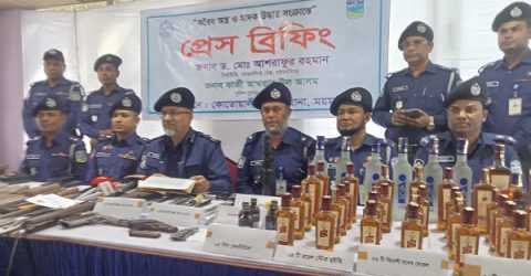ময়মনসিংহে অবৈধ অস্ত্র ও মাদকসহ স্ত্রী গ্রেপ্তার স্বামী হৃদয়সহ অন্যান্যরা পলাতক