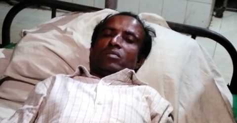 গফরগাঁওয়ে ভোরের চেতনা পত্রিকার সাংবাদিককে নির্মমভাবে পিটিয়েছে সন্ত্রাসীরা