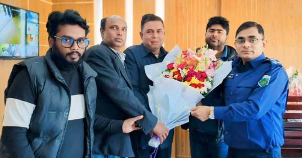 বাংলাদেশ মফস্বল সাংবাদিক ইউনিয়ন নওগাঁ জেলার নেতৃবৃন্দ নবাগত পুলিশ সুপারের সাথে শুভেচ্ছা বিনিময় 