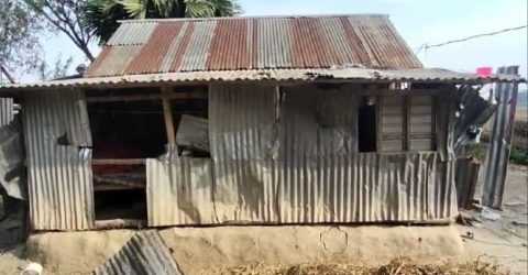 গোপালগঞ্জের পাইককান্দি জমি দখলে বাঁধা দেওয়ায় হামলা বাড়ি-দেকান লুট অহত-৫