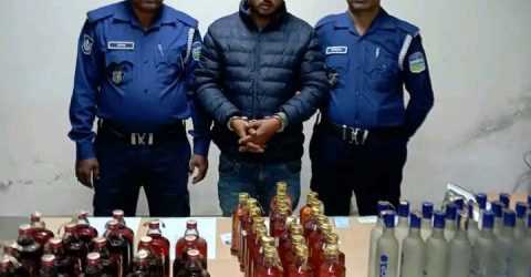 শেরপুরের ঝিনাইগাতীতে ৬০ বোতল ভারতীয় মদ সহ গ্রেফতার-১