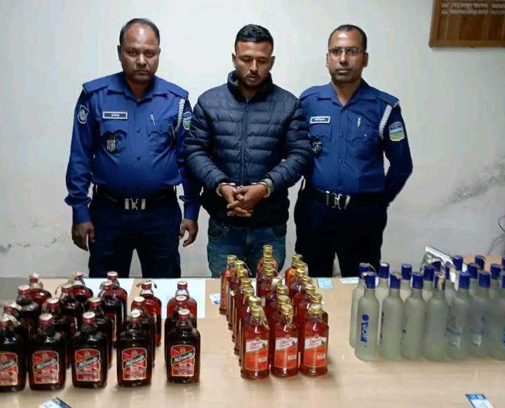 শেরপুরের ঝিনাইগাতীতে ৬০ বোতল ভারতীয় মদ সহ গ্রেফতার-১