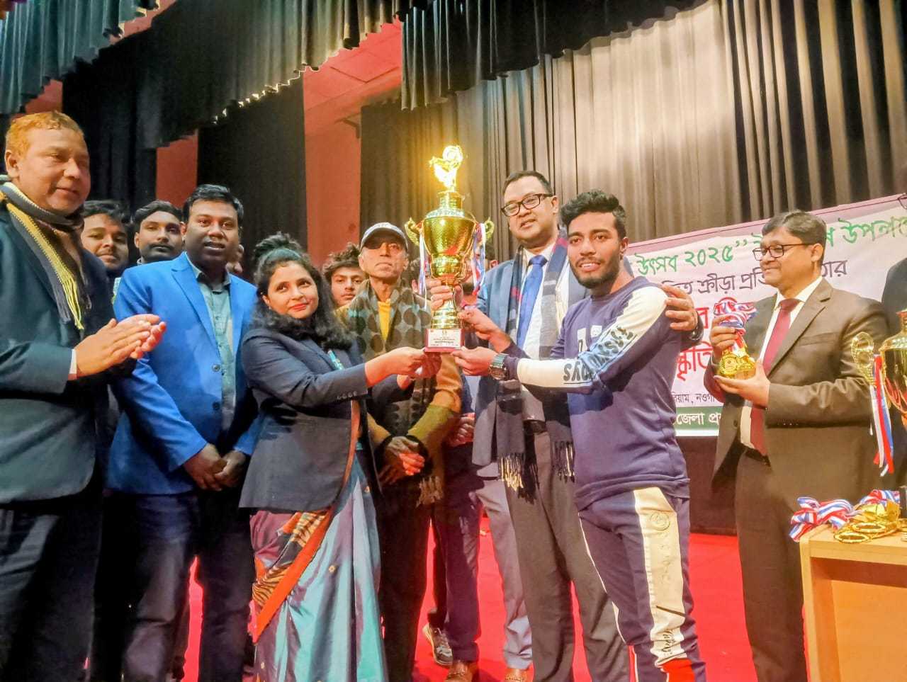 নওগাঁ তারুন্যের উৎসব ২০২৫ উৎযাপন উপলক্ষে জেলা প্রশাসনের উদ্যোগে পুরস্কার বিতরণ