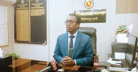 নওগাঁ নিয়ামতপুর সহকারী কমিশনারের বাসায় গভীর রাতে গুলি চালিয়েছে দুর্বৃত্তরা