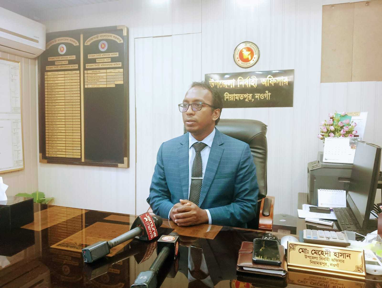 নওগাঁ নিয়ামতপুর সহকারী কমিশনারের বাসায় গভীর রাতে গুলি চালিয়েছে দুর্বৃত্তরা