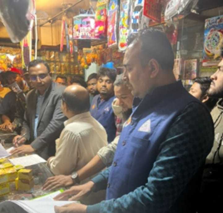 নরসিংদী সদর ও কিশোরগঞ্জের হোসেনপুরে মোবাইল কোর্ট পরিচালনা