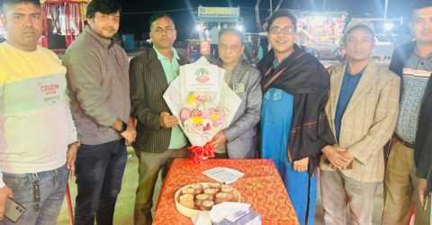 বিএমইউজে কেন্দ্রীয় যুগ্মসাধারণ সম্পাদকে ফুল দিয়ে বরণ করলেন চট্টগ্রাম জেলা কমিটি।