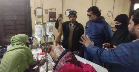 কুড়িগ্রামে দূর্বৃত্তদের এসিড নিক্ষেপে ঝলসে গেলো বাবা ও মেয়ের শরীর