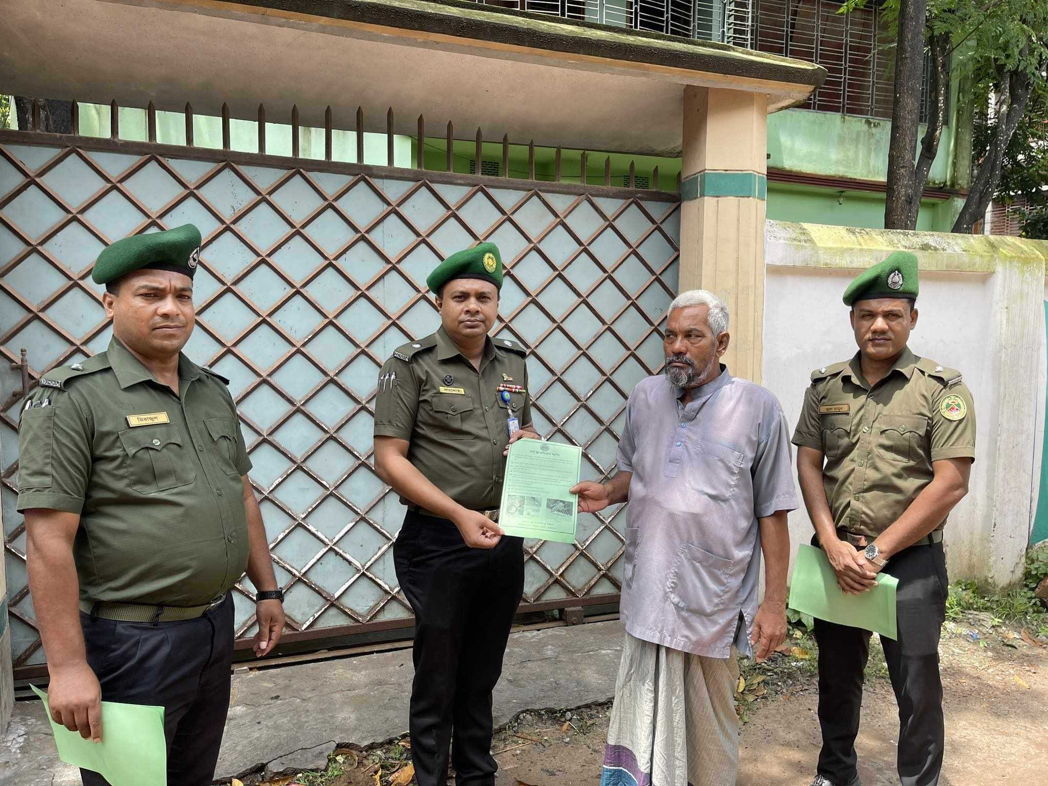মেহেরপুর জেলা আনসার ও ভিডিপি কার্যালয়ের উদ্যোগে ডেঙ্গুজ্বর প্রতিরোধে করনীয় ও মশক নিধন অভিযান অনিষ্ঠিত।