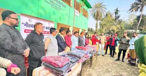 শেরপুরের ঝিনাইগাতীতে অসহায় শীতার্তরা পেলো রেড ক্রিসেন্টের কম্বল