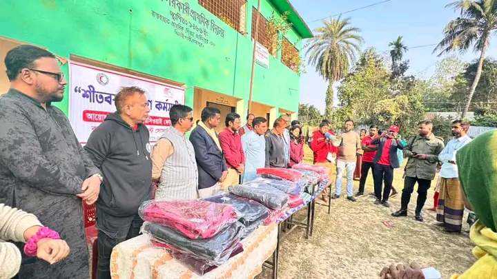 শেরপুরের ঝিনাইগাতীতে অসহায় শীতার্তরা পেলো রেড ক্রিসেন্টের কম্বল