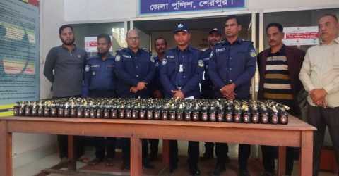 নালিতাবাড়ীতে ৬৫০ ভারতীয় মদের বোতল সহ গ্রেফতার একজন