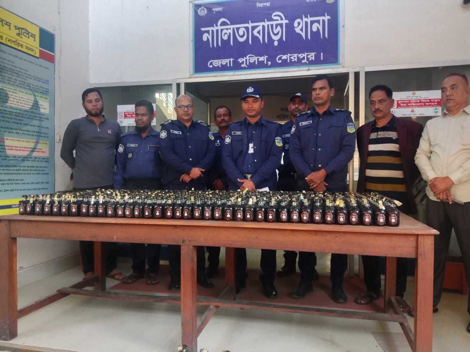নালিতাবাড়ীতে ৬৫০ ভারতীয় মদের বোতল সহ গ্রেফতার একজন