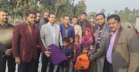 রাজারহাটে উপজেলা প্রশাসনের উদ্যোগে শিক্ষার্থীদের মাঝে কম্বল বিতরণ 