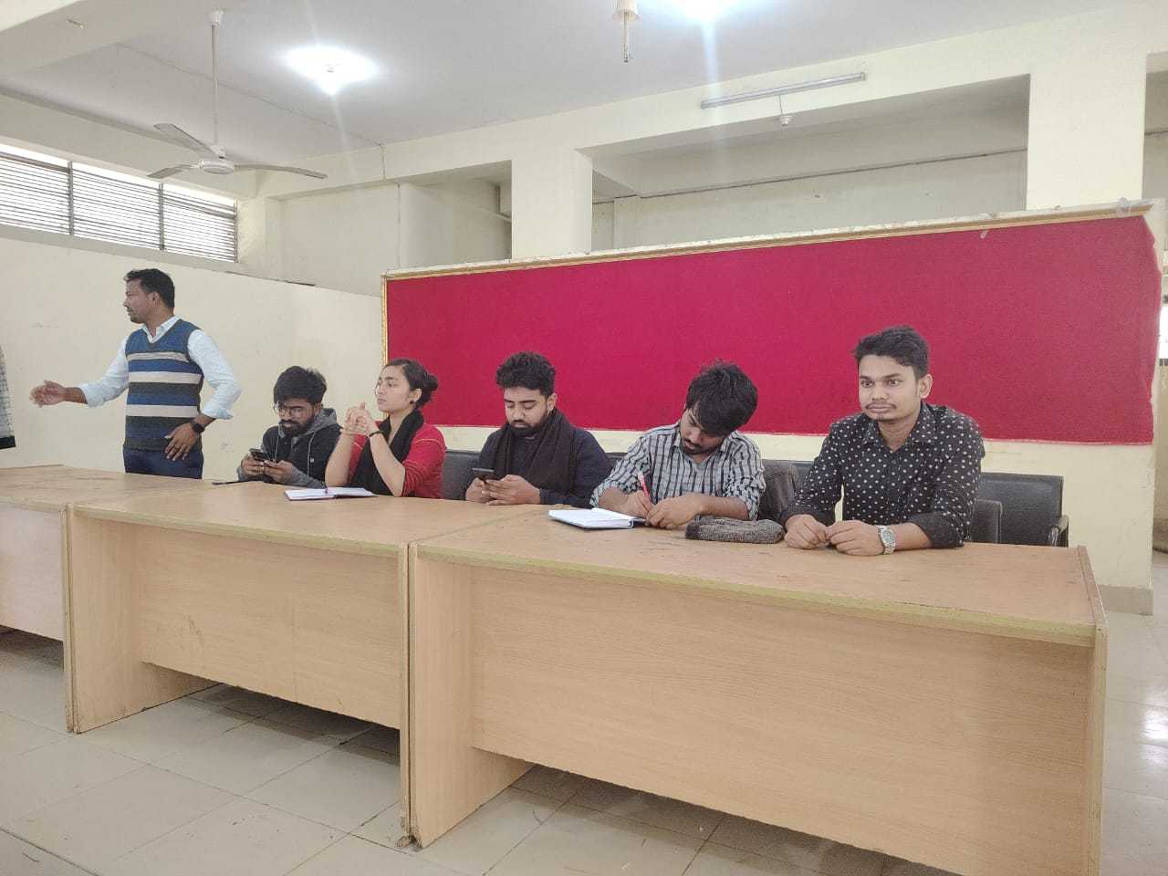 বৈষম্যবিরোধী ছাত্র আন্দোলনের শিক্ষার্থীদের সংগঠিত করার লক্ষ্যে মাদারীপুরে কেন্দ্রীয় নেতৃবৃন্দের কর্মসূচী শুরু