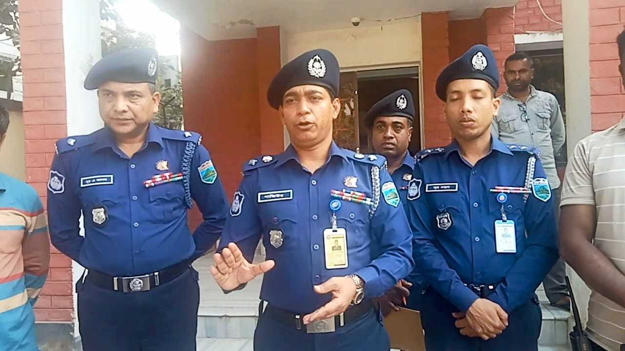 নওগাঁ পুলিশের বিশেষ অভিযানে ১০০০ একহাজার পিচ ট্যাবলেট সহ মাদক ব্যাবসায়ী গ্রেফতার