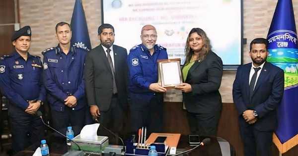 ময়মনসিংহ রেঞ্জ ডিআইজি’র সাথে মালদ্বীপের হাইকমিশনারের সাক্ষাৎ শুভেচ্ছা বিনিময়