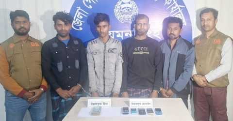 ময়মনসিংহ ডিবি’র অভিযানে পঞ্চাশোর্ধ্ব অপহরণকারী চক্রের প্রাইভেটকার জব্দ আটক-৪