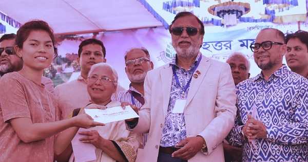 সাফ জয়ী ময়মনসিংহের ৮ নারী ফুটবলারকে সংবর্ধনা দিল বৃহত্তর ময়মনসিংহ সমিতি