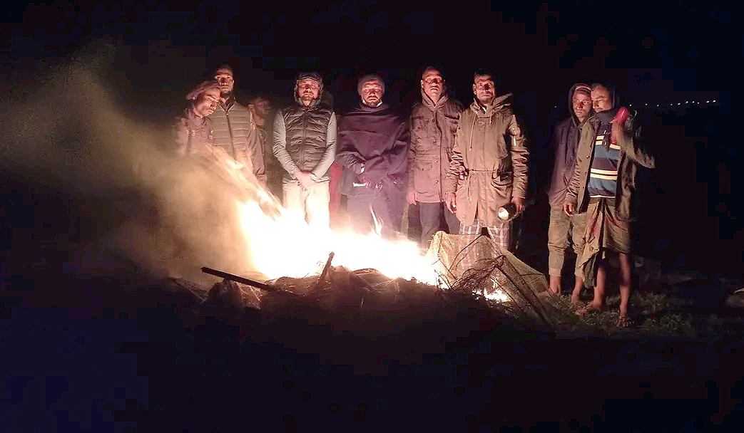 টাঙ্গুয়ার হাওরে ১০ লাখ টাকার অবৈধ জাল পুড়িয়ে ধ্বংস