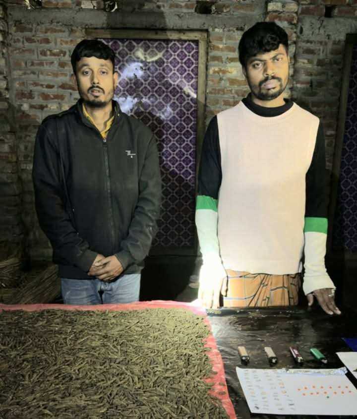রাজারহাটে যৌথবাহিনীর অভিযানে দুই মাদক ব্যবসায়ী গ্রেফতার