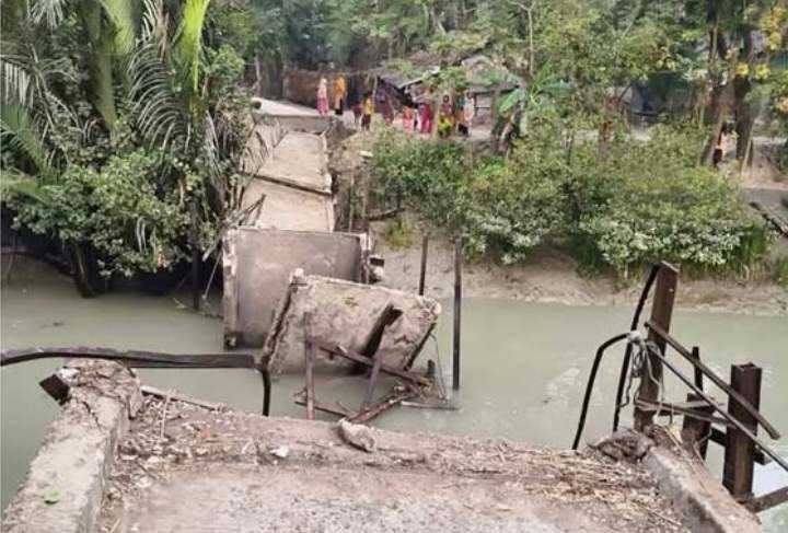 বরগুনার তালতলীতে সেতু ভেঙে দুর্ভোগে ১০ গ্রামের মানুষ