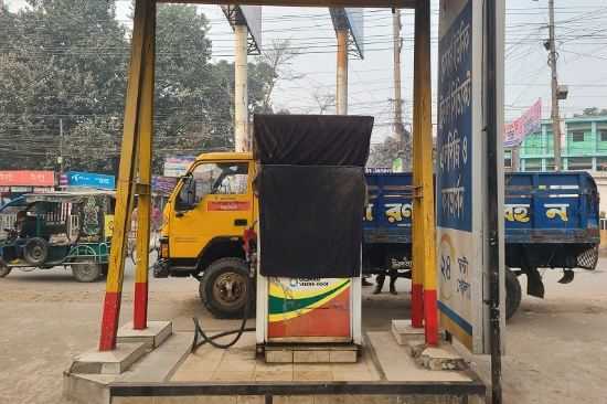 পেট্রোল পাম্পে উচ্ছেদ অভিযানের অভিযোগে রংপুর ও রাজশাহী পেট্রোল পাম্প বন্ধ