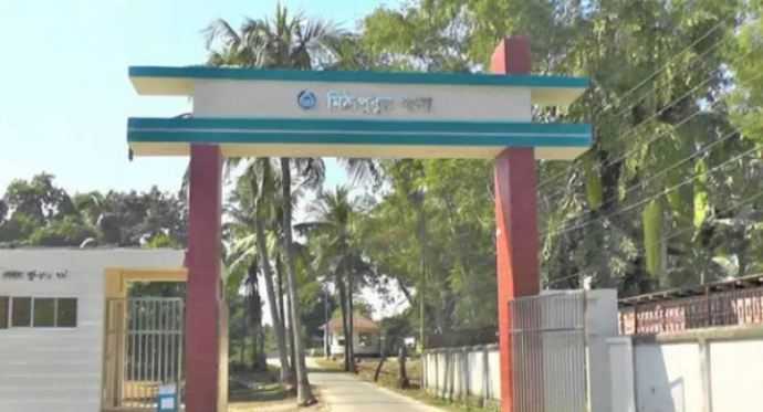 শ্রদ্ধা নিবেদনের জন্য ফুল কুড়াতে যাওয়া শিশুকে ধর্ষণের অভিযোগ সার্ভেয়ার রহুল আমিন এর বিরুদ্ধে