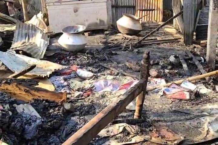 রাজারহাটে অগ্নিকাণ্ডে এক শিশু সহ পুরো বাড়ি ভস্মীভূত