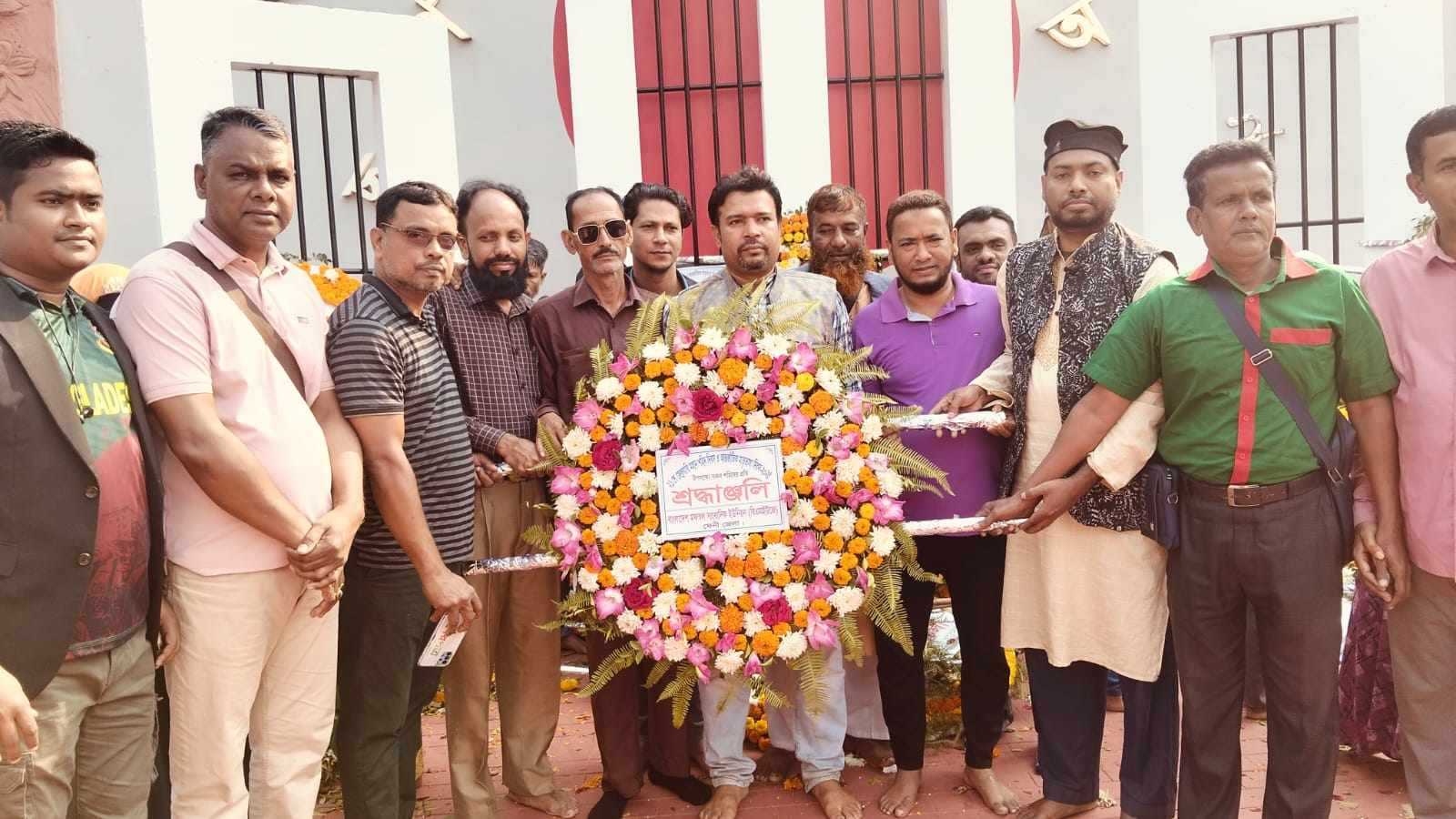 ফেনীতে বিএমইউজে’র পুষ্পস্তবক অর্পণ