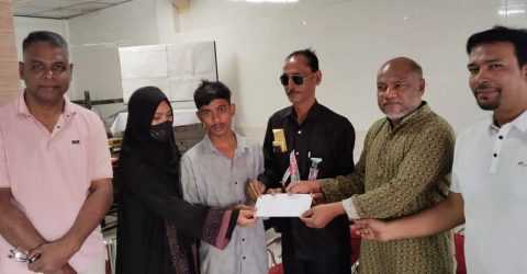 ফেনী জেলা বিএমইউজে’র পক্ষ থেকে মরহুম সাংবাদিক রিন্টুর পরিবারকে অনুদান প্রদান