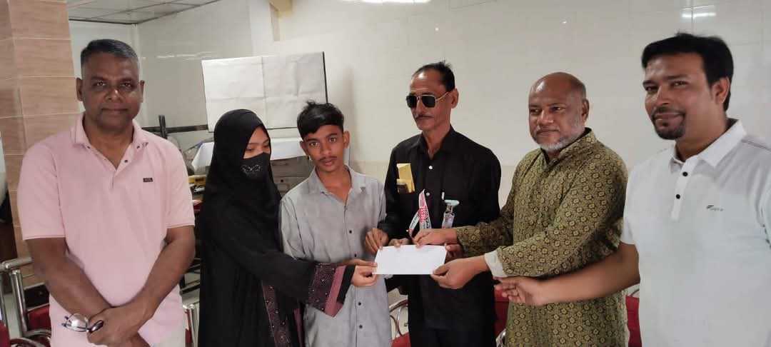 ফেনী জেলা বিএমইউজে’র পক্ষ থেকে মরহুম সাংবাদিক রিন্টুর পরিবারকে অনুদান প্রদান