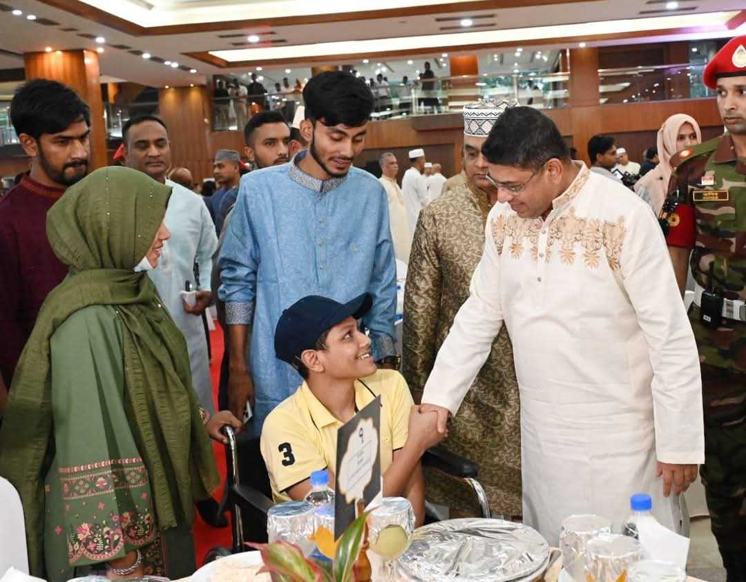 জুলাই গণঅভ্যুত্থানে আহত ছাত্র-ছাত্রীদের সম্মানে বাংলাদেশ সেনাবাহিনীর ইফতার