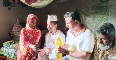 নওগাঁয় দৃষ্টিপ্রতিবন্ধী বাবা-ছেলের জন্য মফস্বল সাংবাদিক ইউনিয়(BMUJ)এর পক্ষে সাহায্যের হাত বাড়িয়ে দেয় জেলা কমিটির নেতৃবৃন্দ
