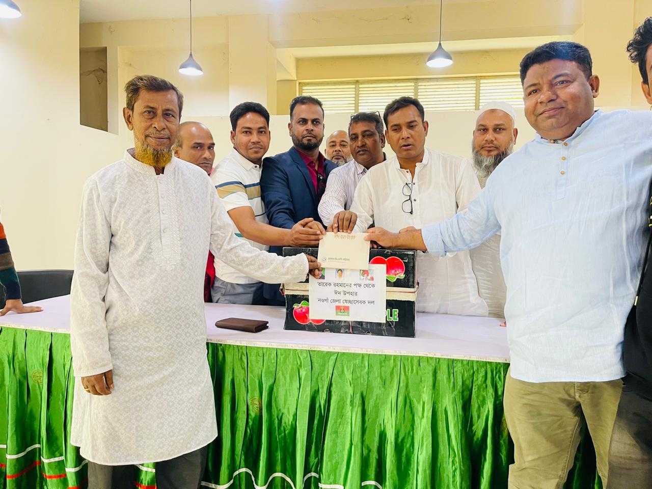 নওগাঁয় স্বেচ্ছাসেবক দলের সদস্য শহীদ শাকিলের পরিবার পেল তারেক রহমানের ঈদের উপহার