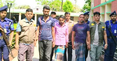 নওগাঁ জেলা পুলিশের ঝটিকা অভিযানে ৩ ডাকাত গ্রেফতার ও ৩০ লক্ষ টাকার লুণ্ঠিত মালামাল উদ্ধার