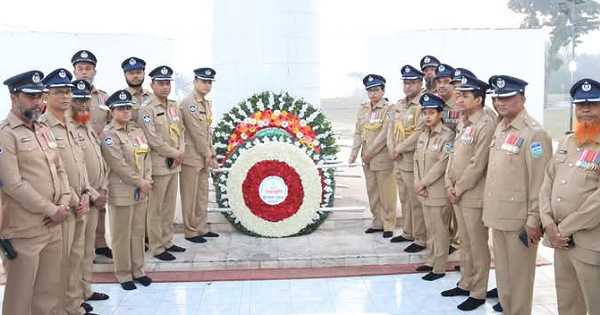 স্বাধীনতা দিবসে ময়মনসিংহ রেঞ্জ ডিআইজি পুলিশের পুষ্পস্তবক অর্পণ ও শ্রদ্ধা নিবেদন