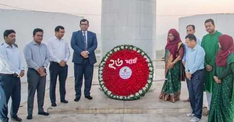 স্বাধীনতা দিবসে ময়মনসিংহে পুষ্পস্তবক অর্পণ বীর মুক্তিযোদ্ধাদের স্মৃতির প্রতি শ্রদ্ধা নিবেদন