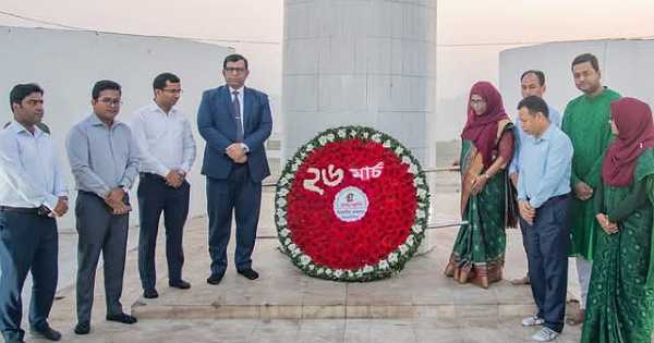 স্বাধীনতা দিবসে ময়মনসিংহে পুষ্পস্তবক অর্পণ বীর মুক্তিযোদ্ধাদের স্মৃতির প্রতি শ্রদ্ধা নিবেদন