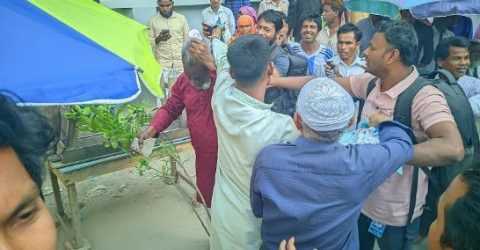 রংপুরের আদালত প্রাঙ্গনে গনমাধ্যম কর্মীদের উপর হামলা, ক্যামেরা ভাংচুর : আহত-৮