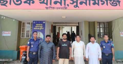 ছাতকে সেনাবাহিনী ও পুলিশের যৌথ অভিযান রাজনৈতিক মামলার ৪ আসামী গ্রেফতার