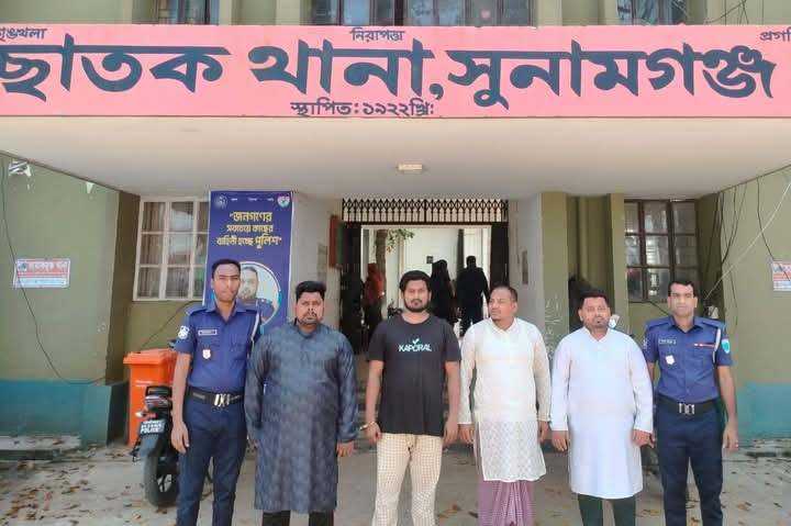 ছাতকে সেনাবাহিনী ও পুলিশের যৌথ অভিযান রাজনৈতিক মামলার ৪ আসামী গ্রেফতার