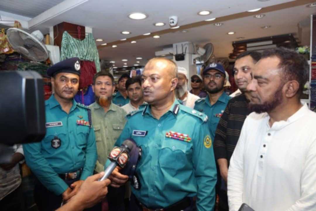 চট্টগ্রাম নগরীর আইন-শৃঙ্খলা পরিস্থিতি সরেজমিনে পরিদর্শনে পুলিশ কমিশনার হাসিব আজিজ